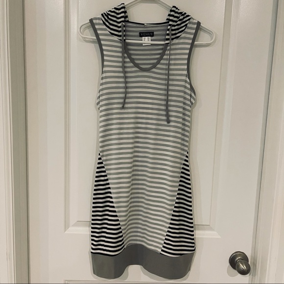 VENUS Other - VENUS Hooded Cover-Up